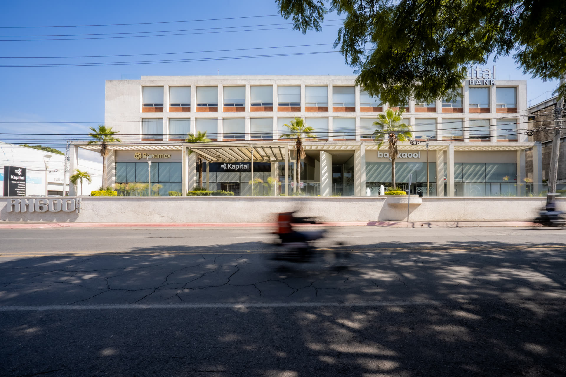 Fachada de RM601 a nivel de calle